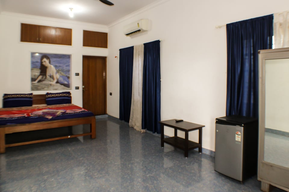 OYO 7410 StayOut near Baga Beach, Baga Goa, Goa