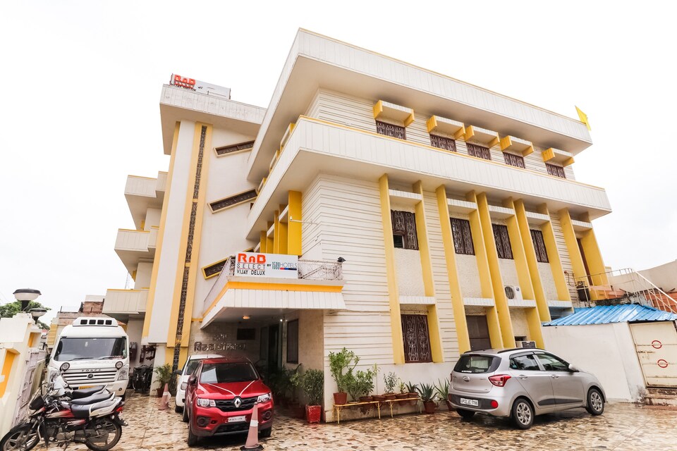 Capital O 7418 Hotel Vijay Delux, Sultanpur, Sultanpur