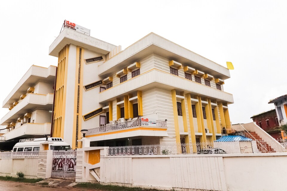 Capital O 7418 Hotel Vijay Delux, Sultanpur, Sultanpur