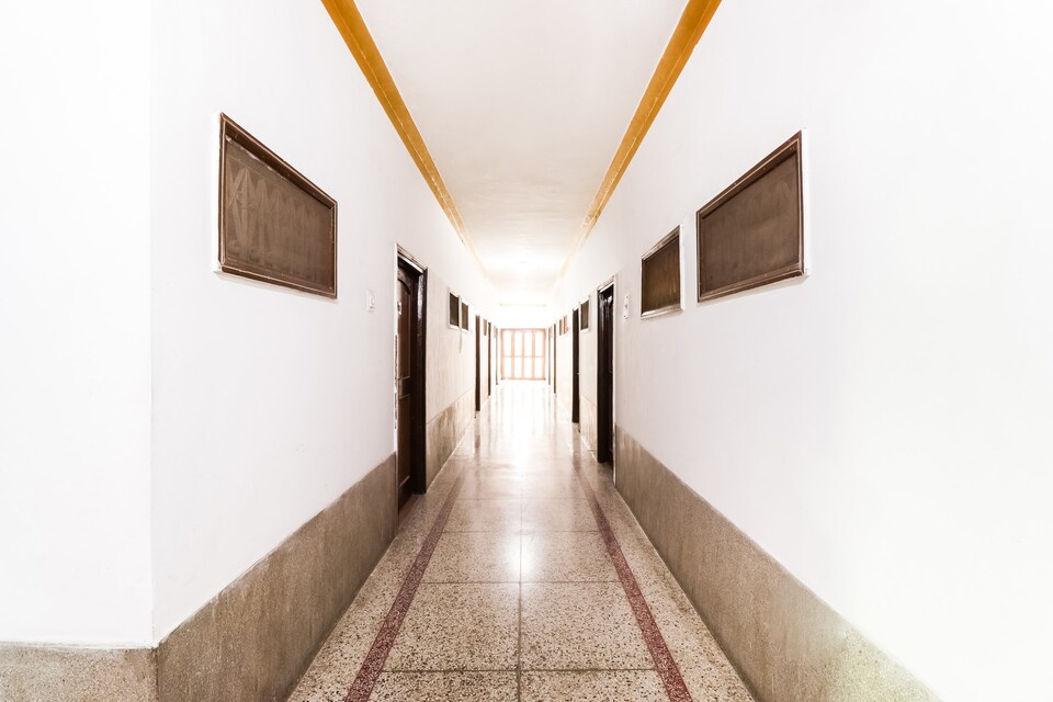 Capital O 7418 Hotel Vijay Delux, Sultanpur, Sultanpur
