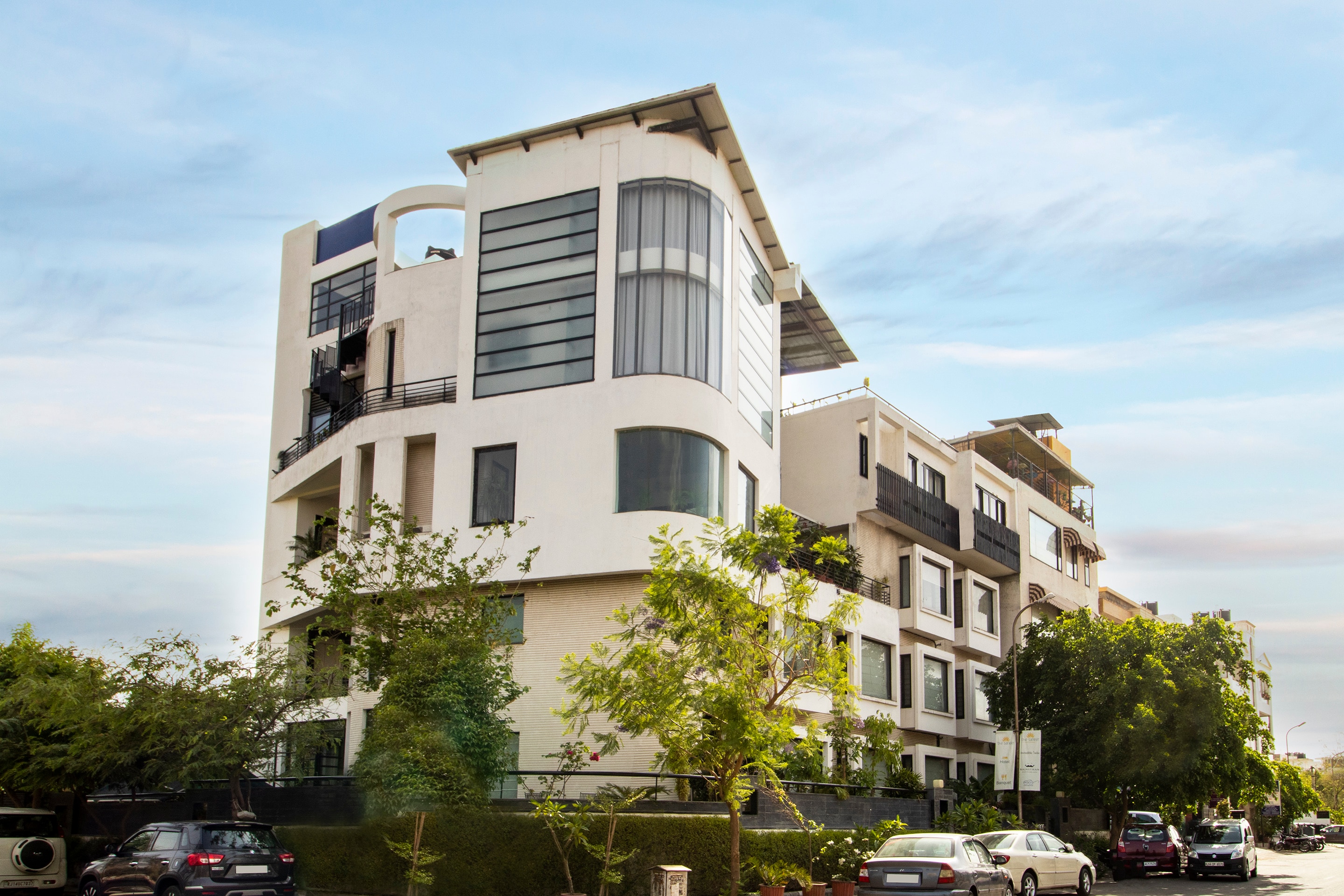 OYO 11166 The Saneer Boutique Hotel