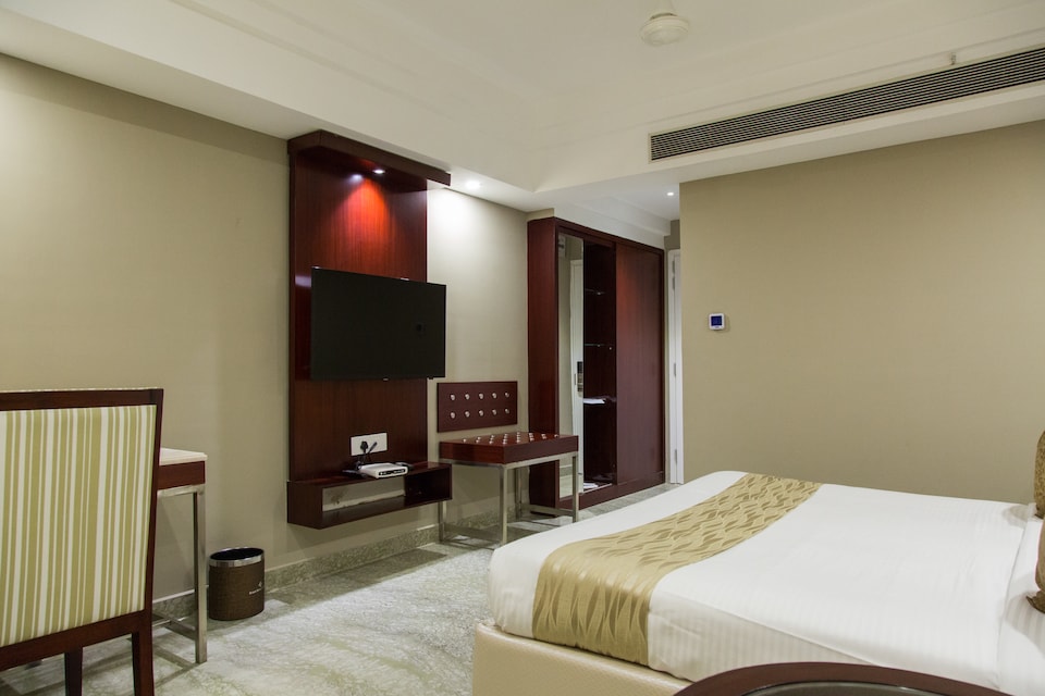 Capital O 7470 Orient Taibah, Sitabuldi Nagpur, Nagpur