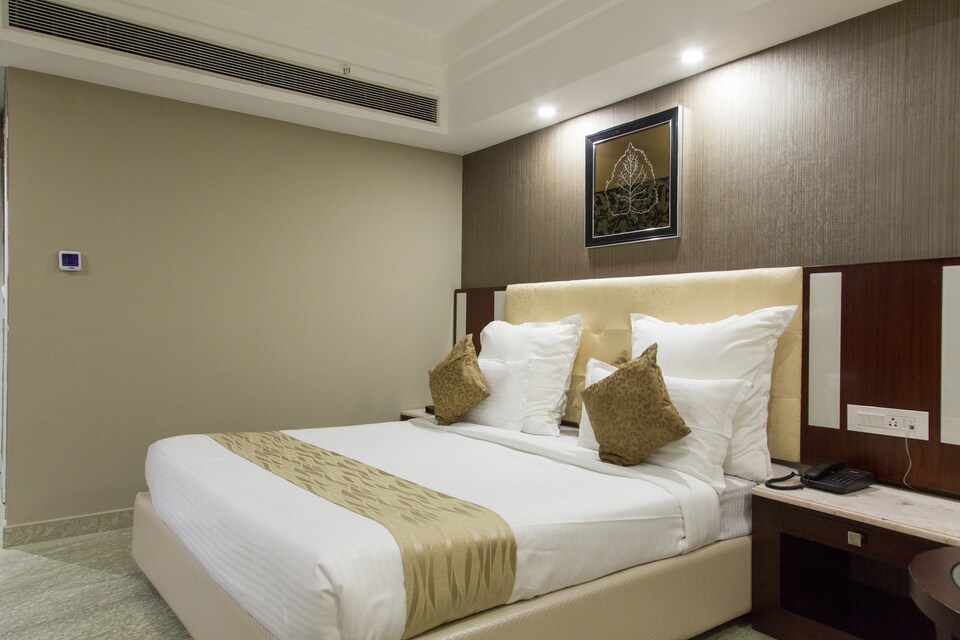 Capital O 7470 Orient Taibah, Sitabuldi Nagpur, Nagpur