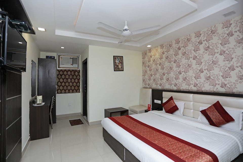 OYO 7473 Krishna Galaxy, Kanpur Railway Station, Kanpur