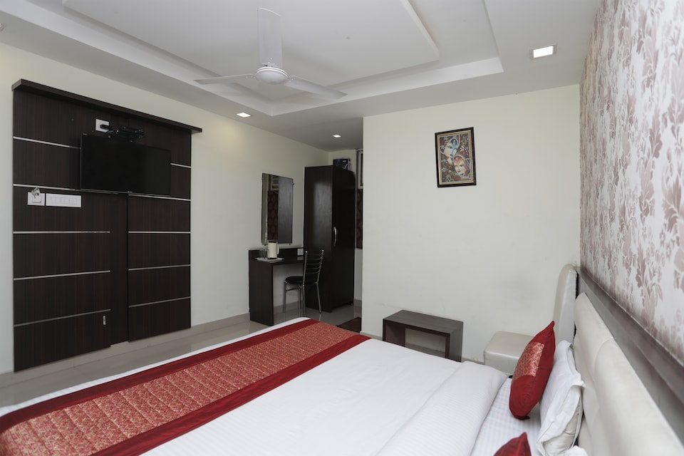 OYO 7473 Krishna Galaxy, Kanpur Railway Station, Kanpur