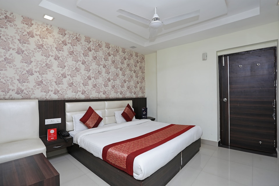 OYO 7473 Krishna Galaxy, Kanpur Railway Station, Kanpur