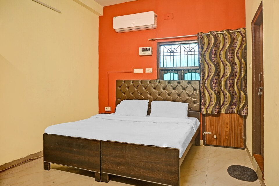 OYO 7498 Hotel Aparajita, Lanka, Varanasi