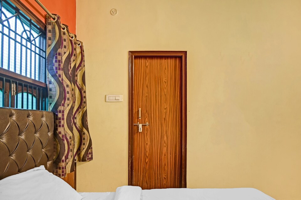 OYO 7498 Hotel Aparajita, Lanka, Varanasi