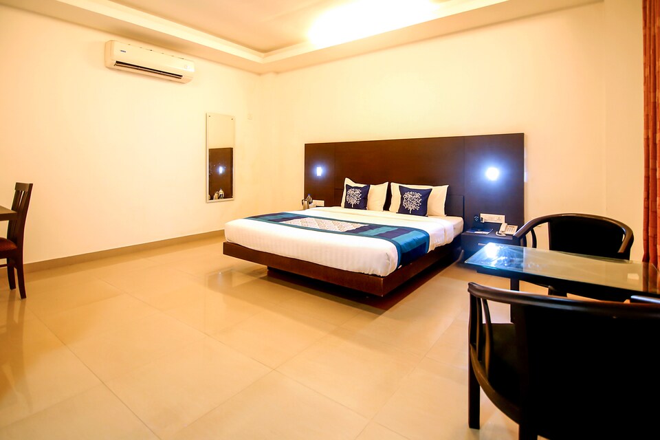 OYO 7510 Hotel Mithila, Vytilla Kochi, Kochi