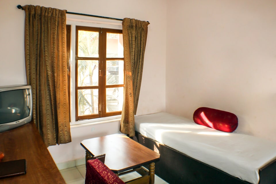 OYO Maizons Lakeview Near Baga Beach, Baga Goa, Goa