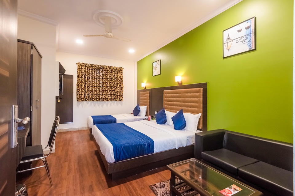 OYO 7522 Hotel Aksa, Mumbai International Airport, Mumbai