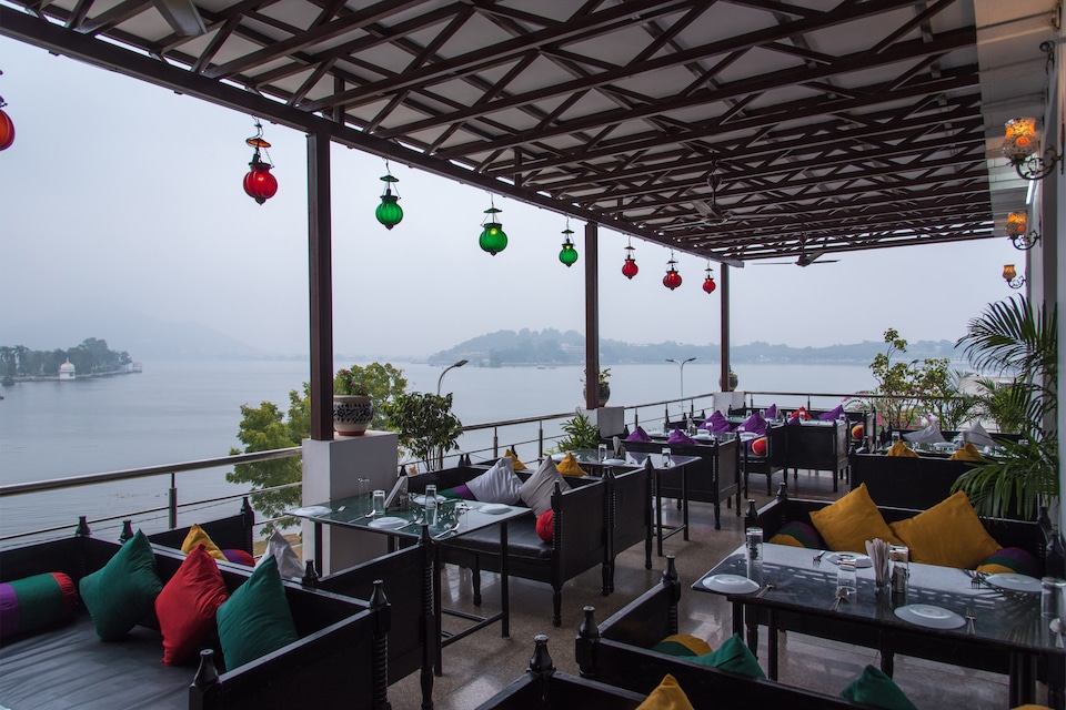 Capital O 11716 Hotel Everest, Fateh Sagar, Udaipur