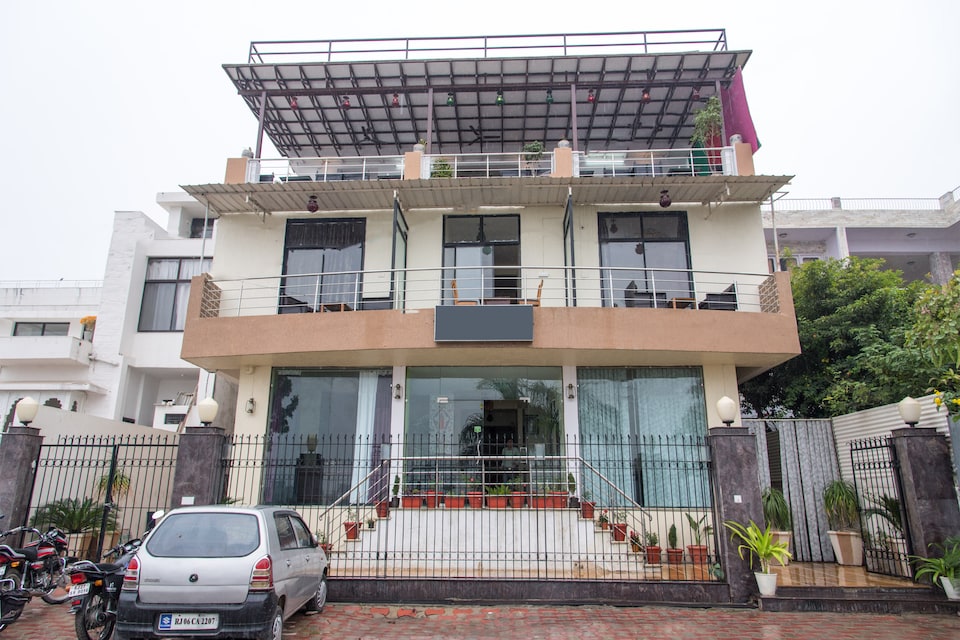 Capital O 11716 Hotel Everest, Fateh Sagar, Udaipur