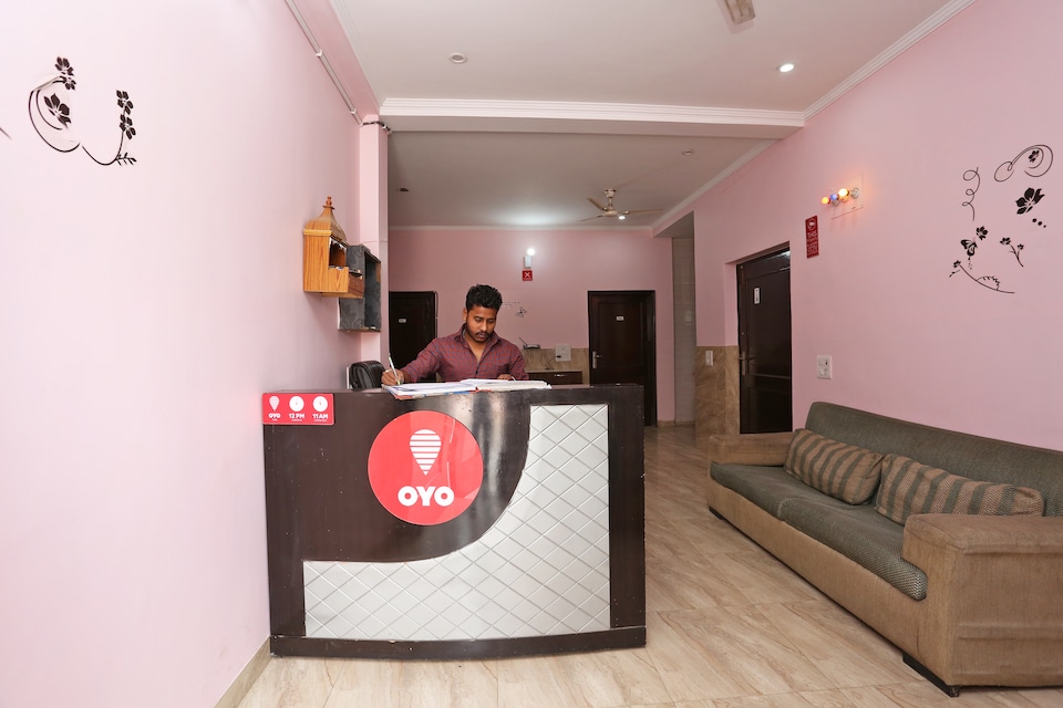OYO 7526  Rising Star Sec 45, HUDA CENTRE 1, Gurgaon