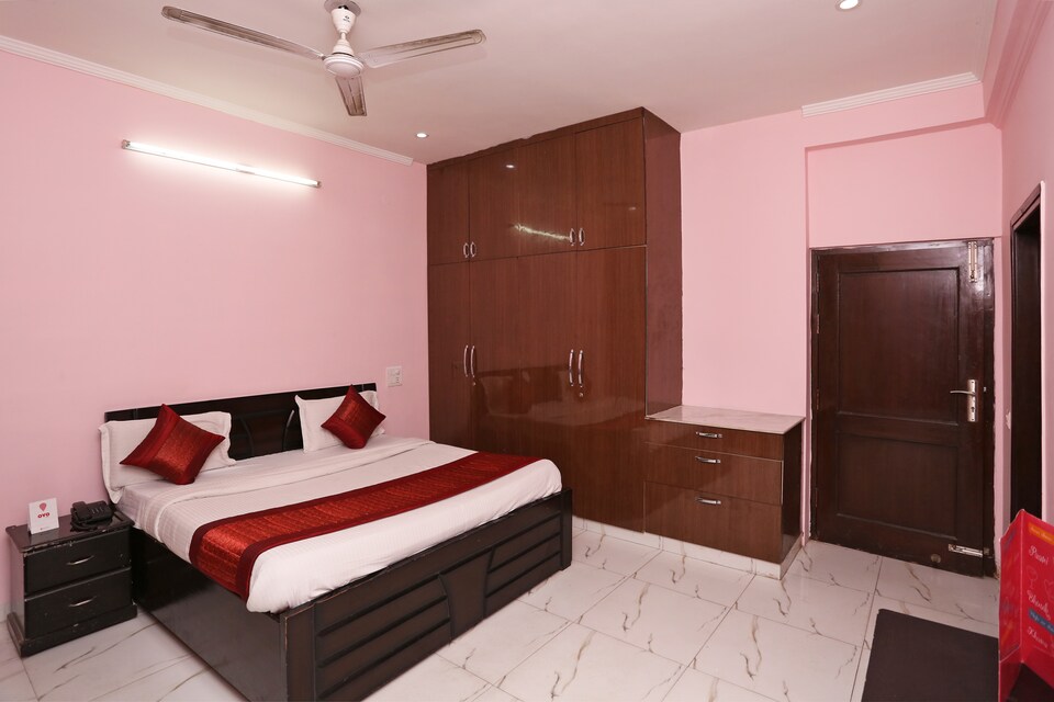 OYO 7526  Rising Star Sec 45, HUDA CENTRE 1, Gurgaon