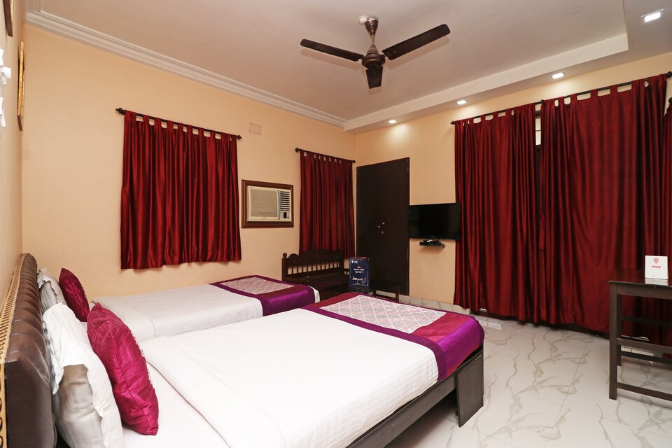 OYO 7533 Rossa Hospitality CL 164, Salt Lake Kolkata, Kolkata