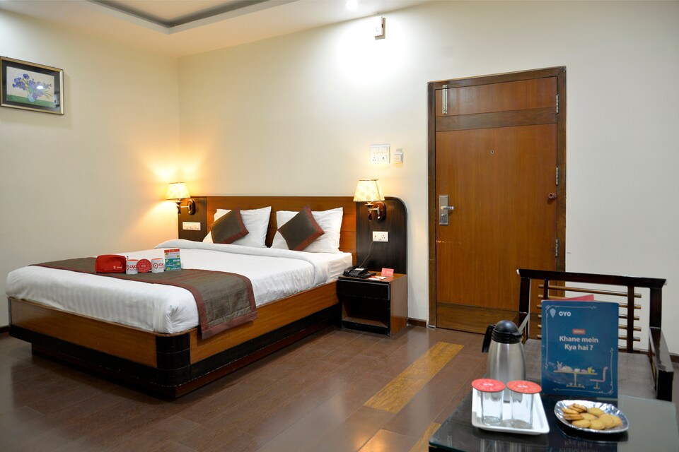 OYO 1102 Hotel DVR Mansion, SBI Circle Kurnool, Kurnool