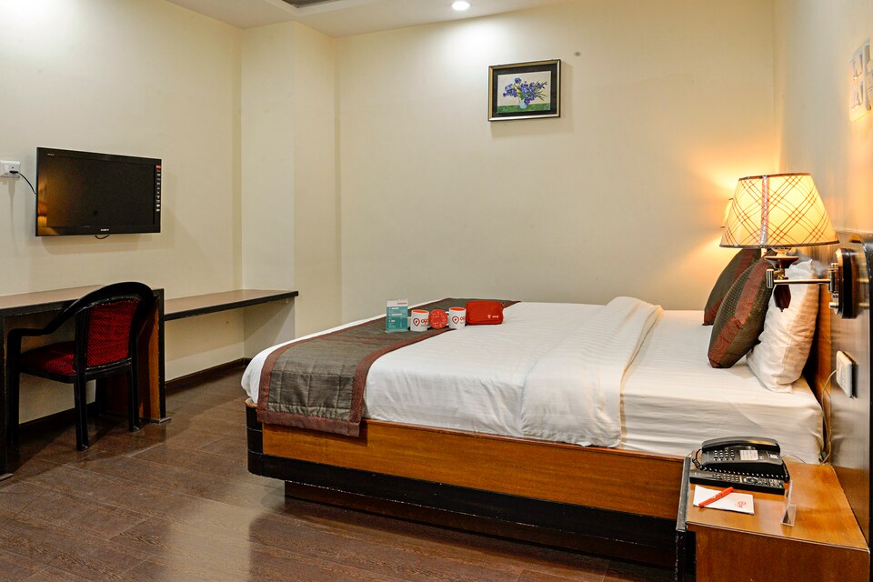 OYO 1102 Hotel DVR Mansion, SBI Circle Kurnool, Kurnool