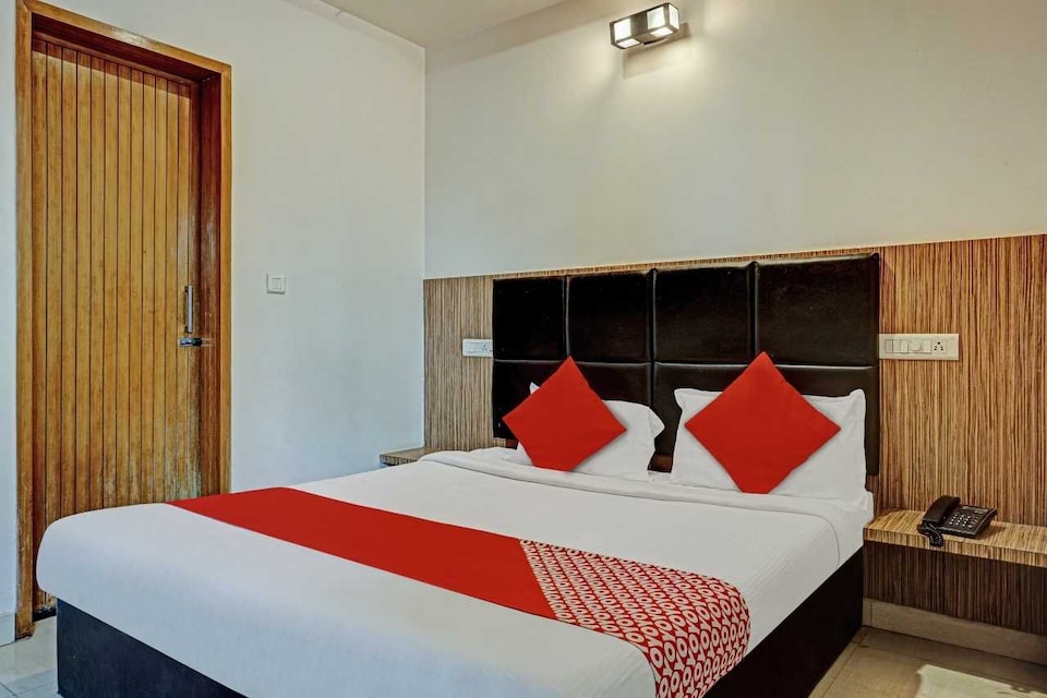 Hotel O  Galaxy Inn, MG Road Bangalore, बैंगलोर