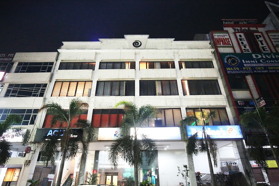 OYO 1105 Hotel Surya Residency, Ranjit Avenue Amritsar, Amritsar