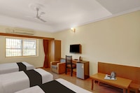 Super Townhouse Oak City Center Kushal Nagar