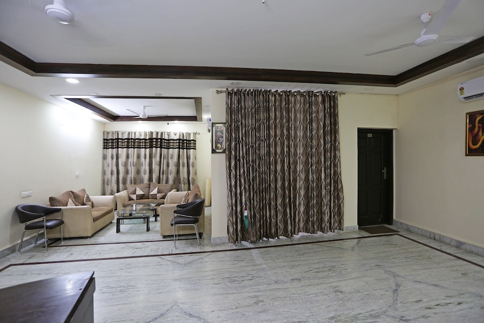 Hotel O Treeo Inn , Medanta, Gurgaon