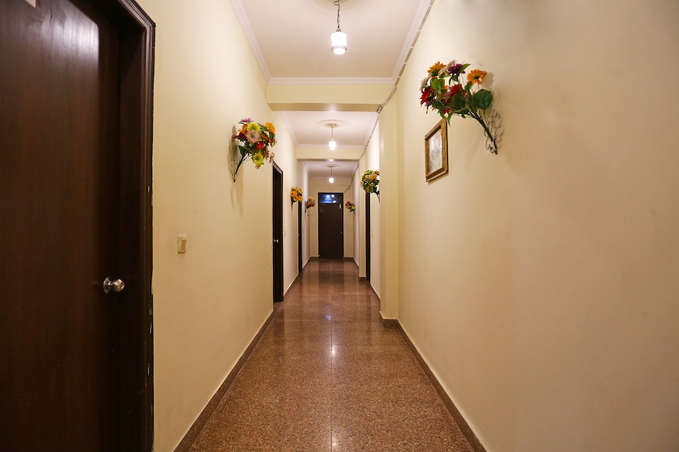 Hotel O by OYO Green View, Noida Stadium, Noida