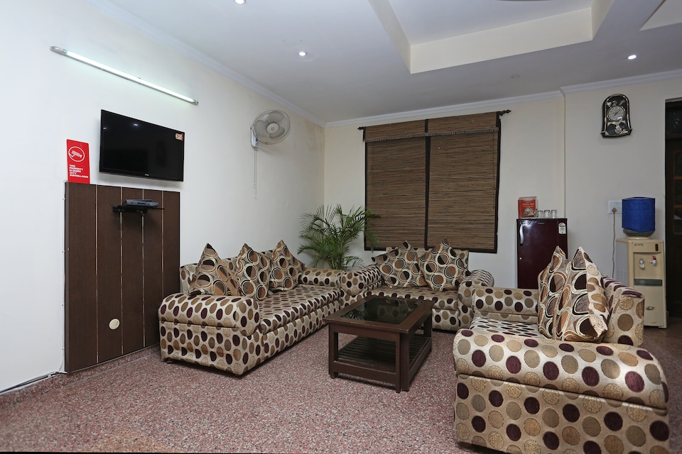 Hotel O by OYO Green View, Noida Stadium, Noida