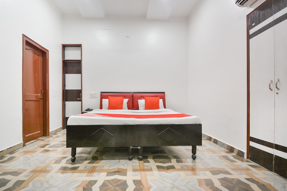 OYO Hotel Dolphin, Mall Road Bathinda, Bathinda