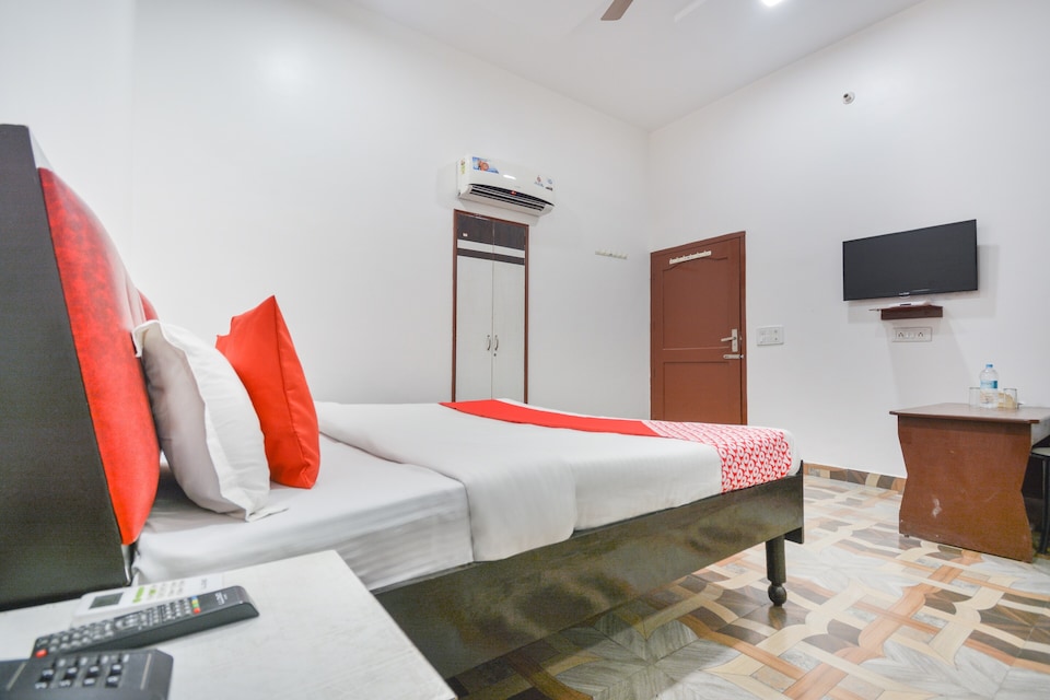 OYO Hotel Dolphin, Mall Road Bathinda, Bathinda