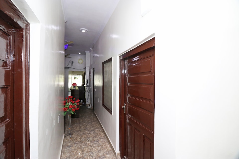 OYO 7622 Varanasi Stays, Cantonment, Varanasi
