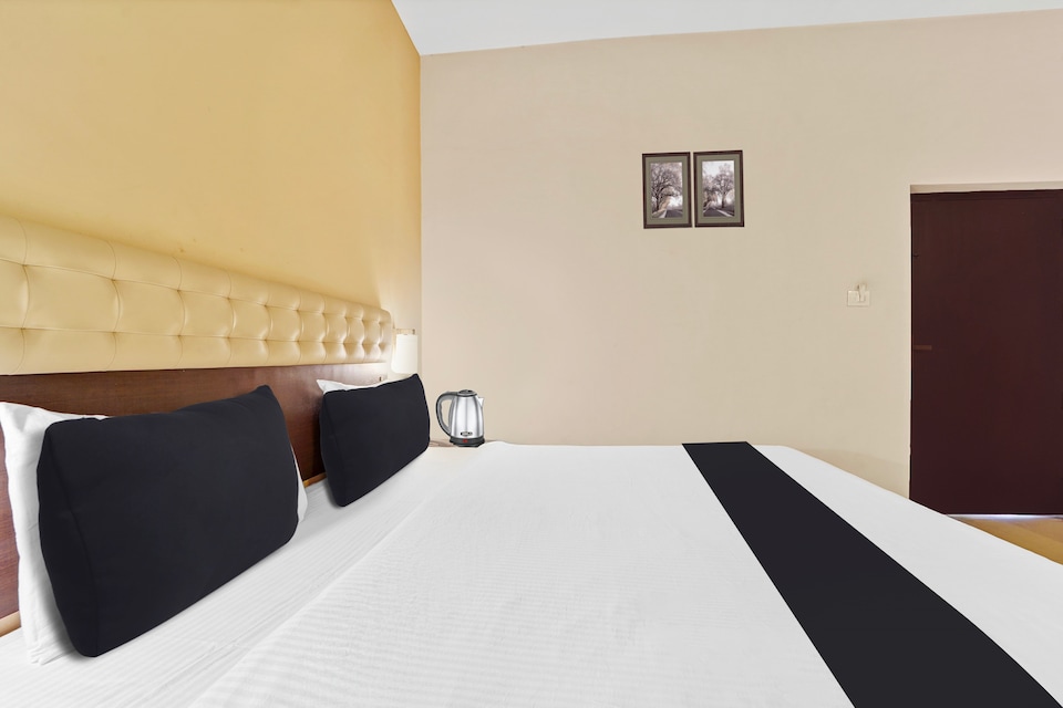 Super Collection O Kalady Near Airport, Ankamaly Airport Kochi, Kochi