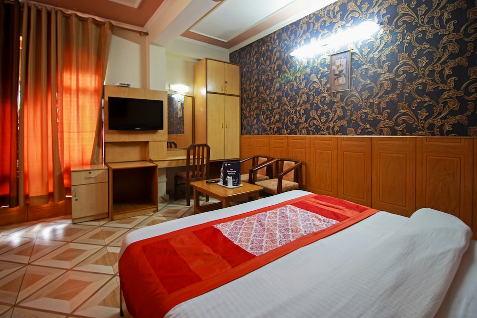 OYO 7645 Hotel Ratan Palace, Chakrata Road Dehradun, Dehradun