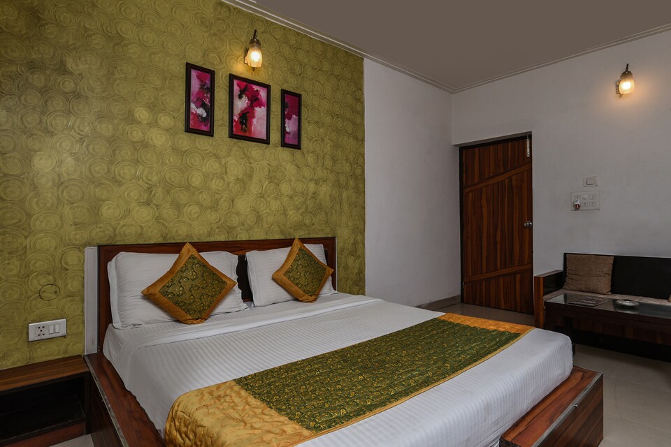 OYO 7655 Om Paradise Hotel, Airport Delhi, Delhi Transit