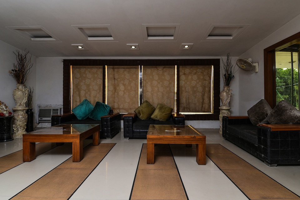 OYO 7655 Om Paradise Hotel, Airport Delhi, Delhi Transit