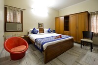 OYO Hotel Vn Guest House Near Shilparamam