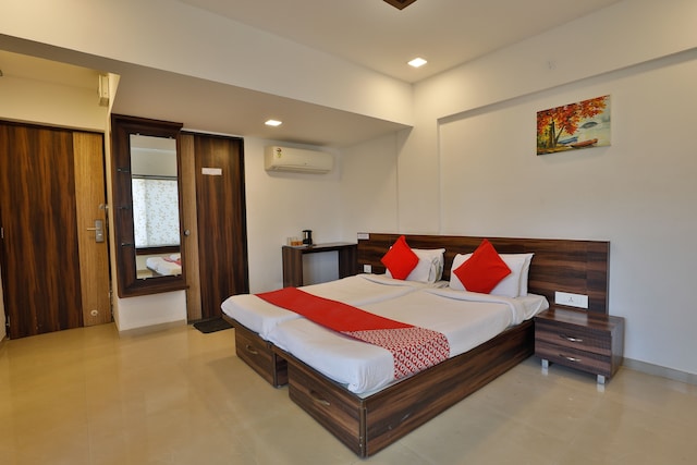 OYO The Ark Apartment Hotel