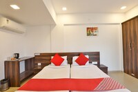 OYO The Ark Apartment Hotel