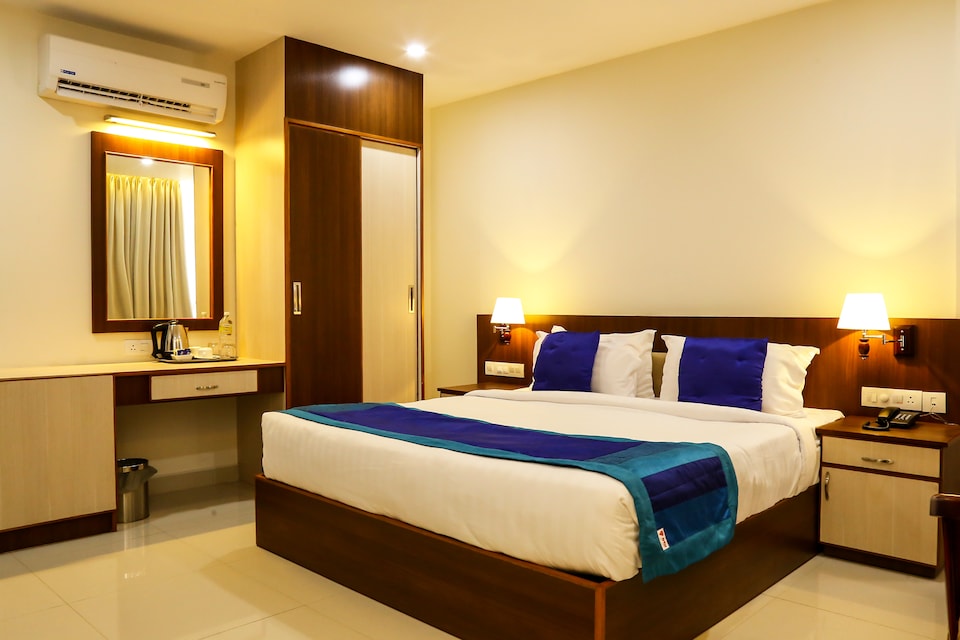 OYO 7683 Vazhappilly Residency, Ankamaly Airport Kochi, Kochi