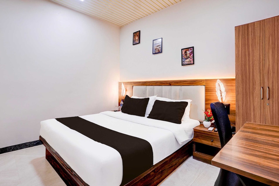 Super HOTEL SAFRON SUITE , Airport Delhi, Delhi Transit