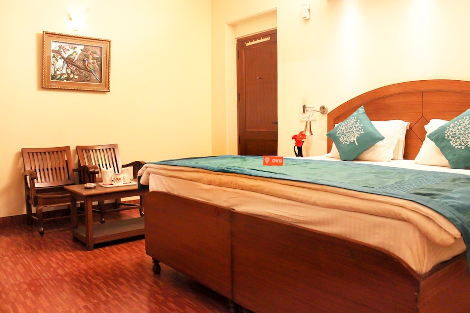 OYO 7698 Royal Palace, Noida Stadium, Noida