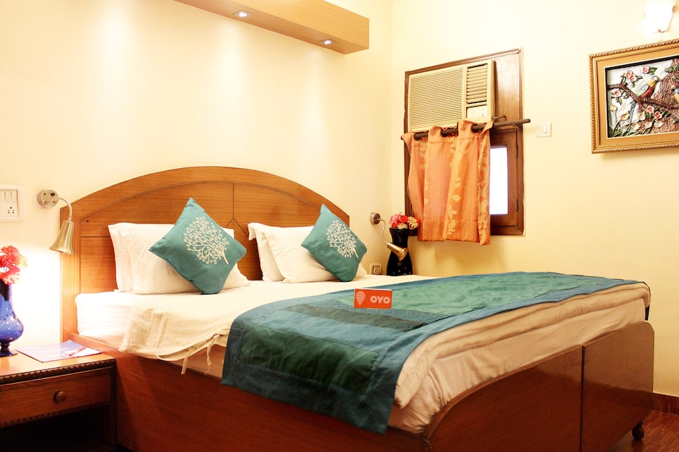 OYO 7698 Royal Palace, Noida Stadium, Noida