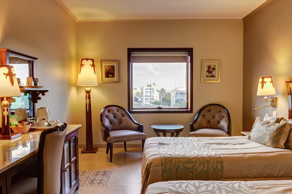 OYO Premium 110 Western Express Andheri East, Mumbai International Airport, Mumbai