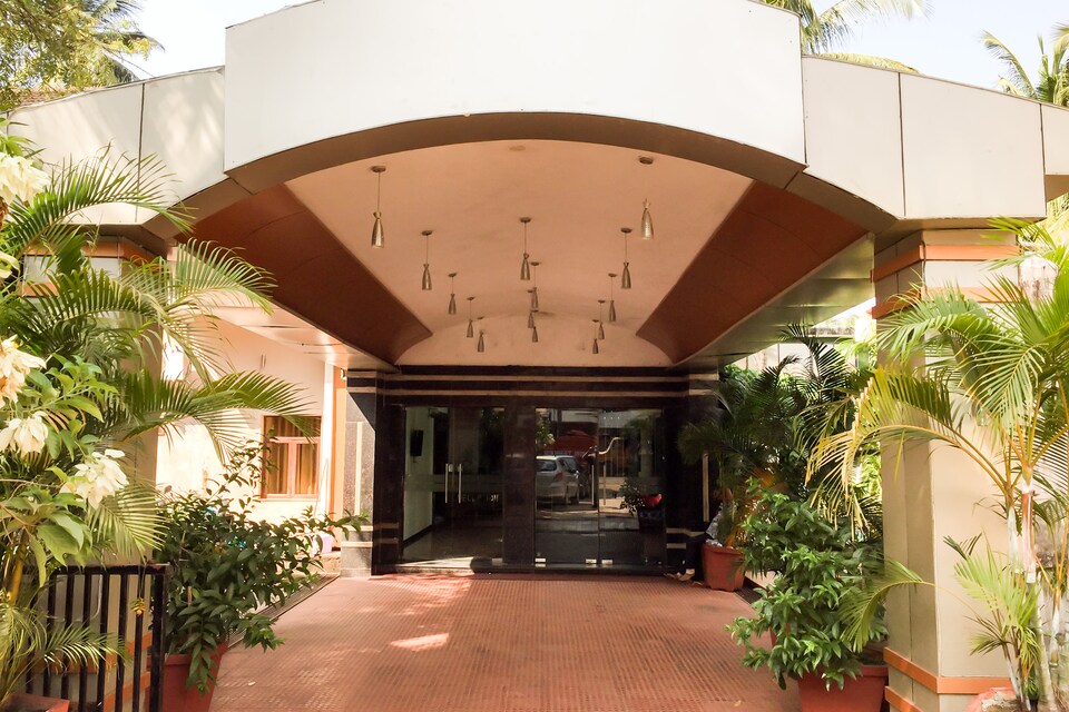 OYO 7719 StayOut Plaza Inn, Calangute Goa, Goa