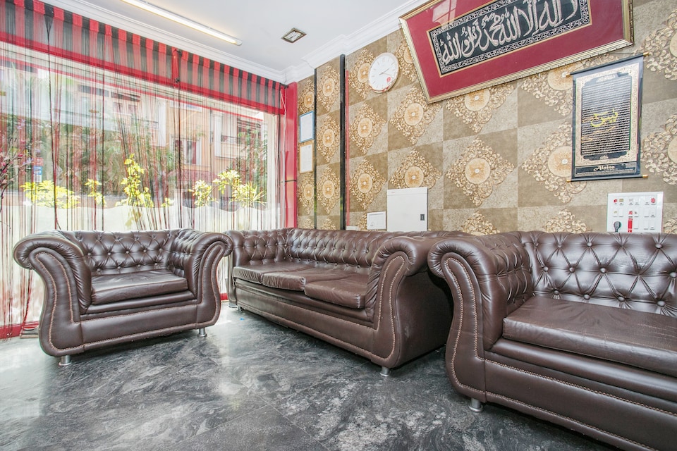 OYO 7728 Hotel Nayaab Comforts, Shivajinagar Bangalore, Bangalore