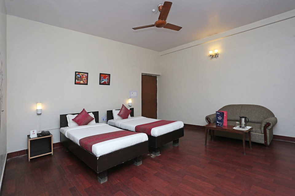 OYO 7761 Hotel Mayur, Patna Station, Patna