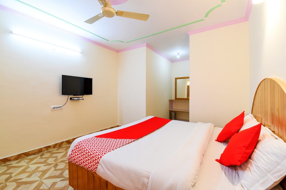 OYO 7766 Hotel Thakur, Hadimba Temple Road, Manali