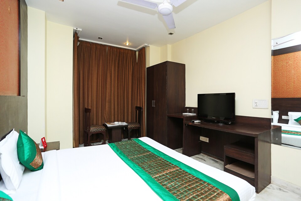 LIVE UNDER GRG2780, HUDA CENTRE 1, Gurgaon