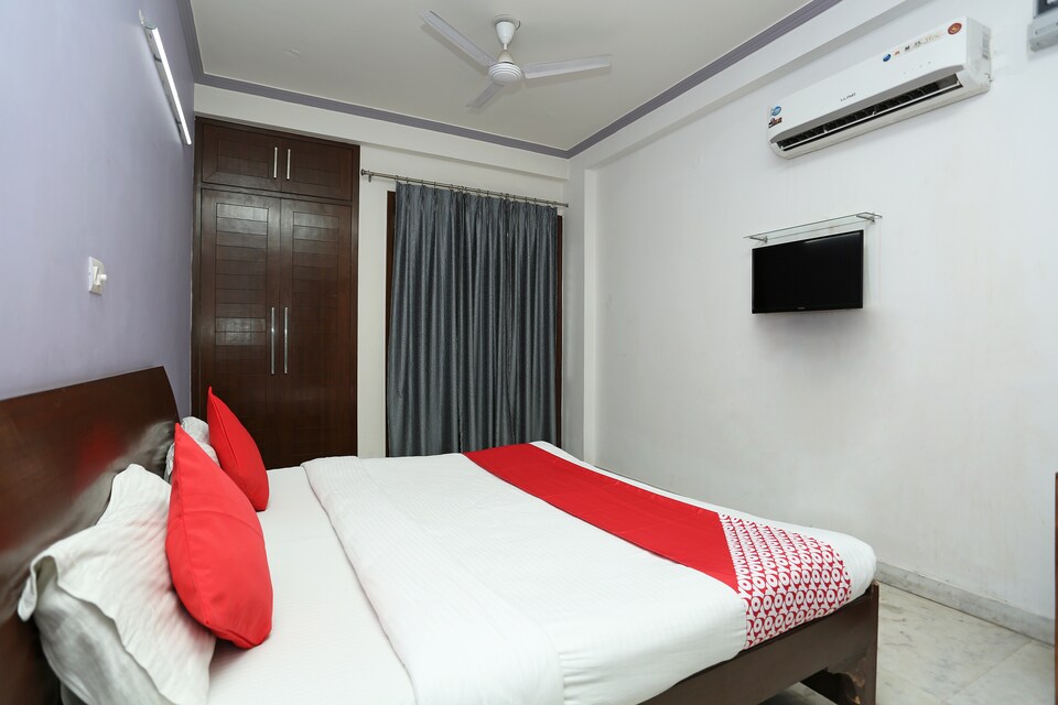 OYO 7785 Noida Castle, Noida Expressway SEZ, Noida