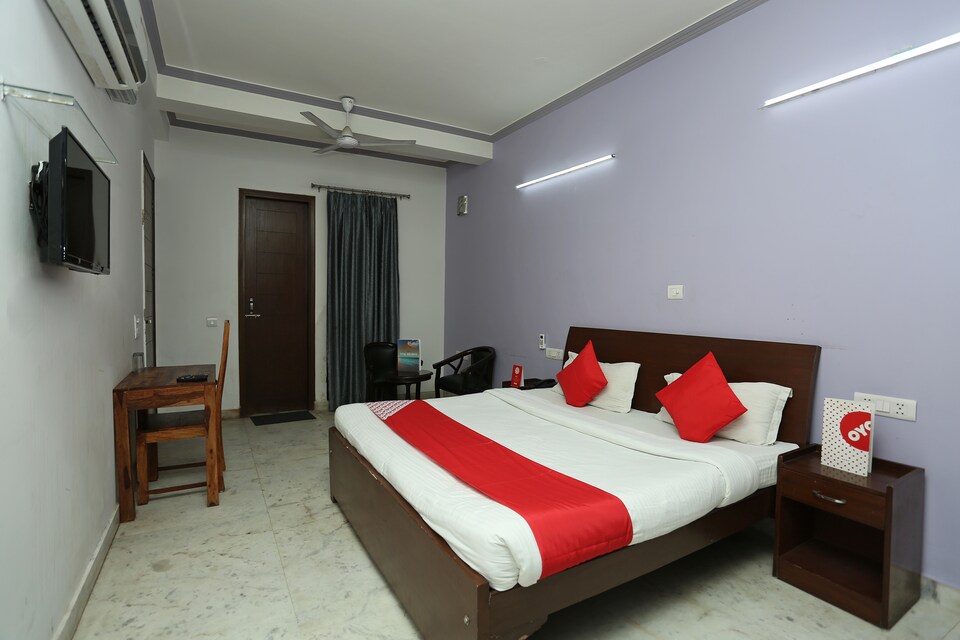 OYO 7785 Noida Castle, Noida Expressway SEZ, Noida